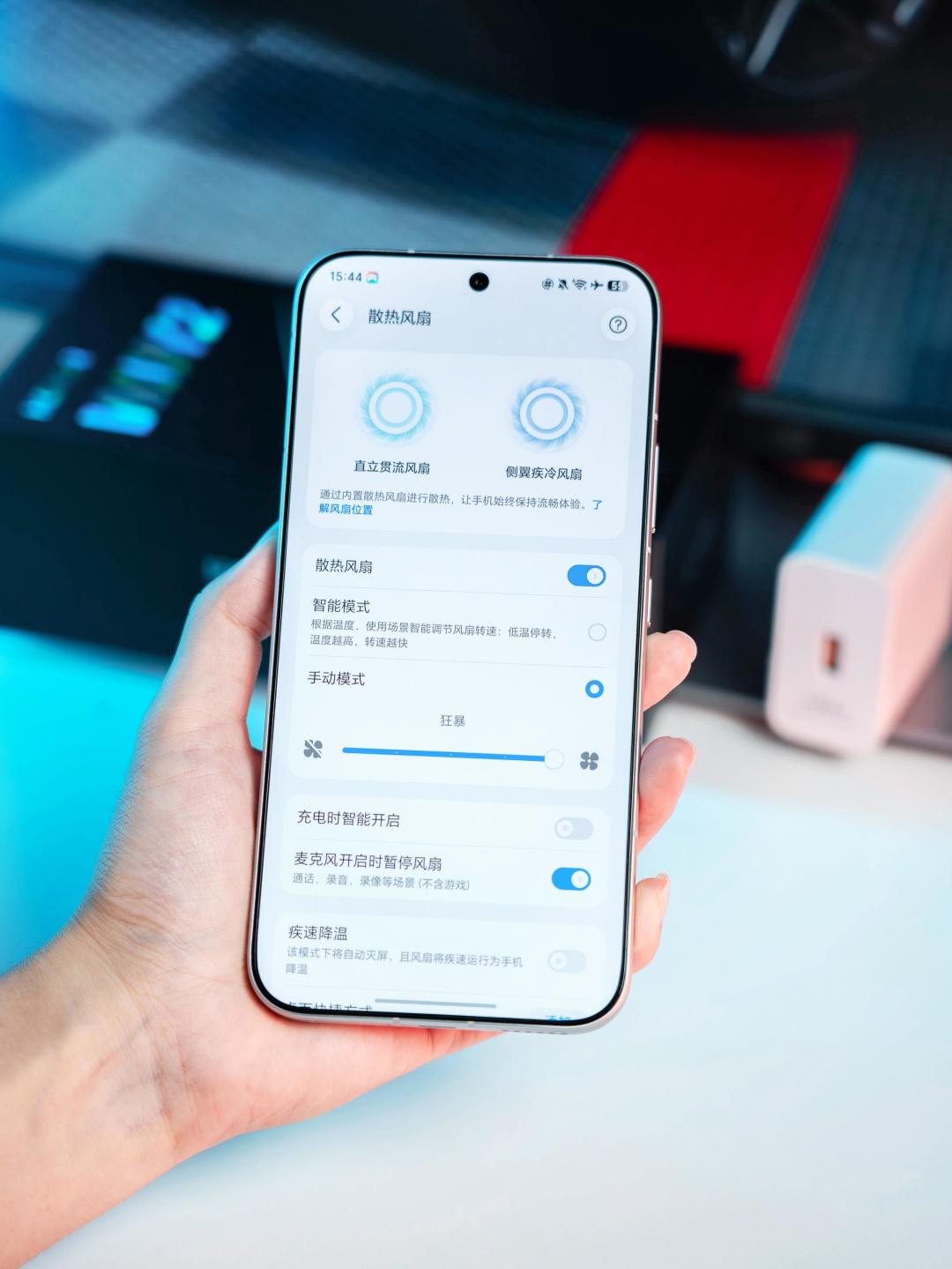 荣耀WIN2发布会上喊「不锁容」，等于认了初代WIN锁掉的1500mAh：想买的先等零售机实测，老用户先别急着升级
