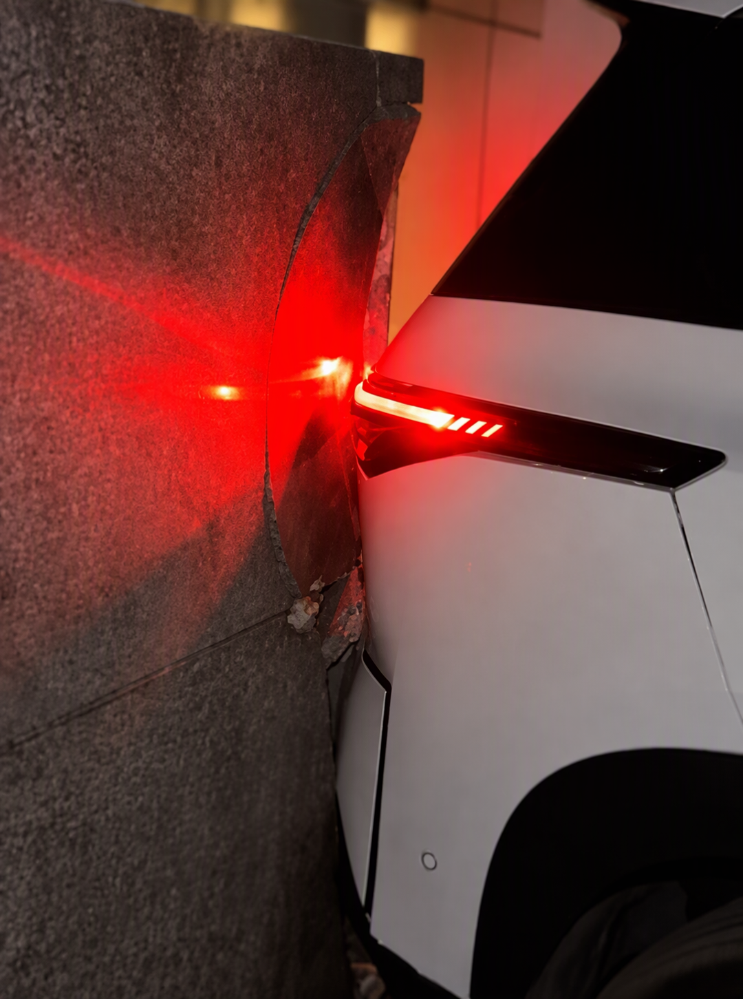 人下车,车自己停,剐了算谁的?三个真实案例讲透