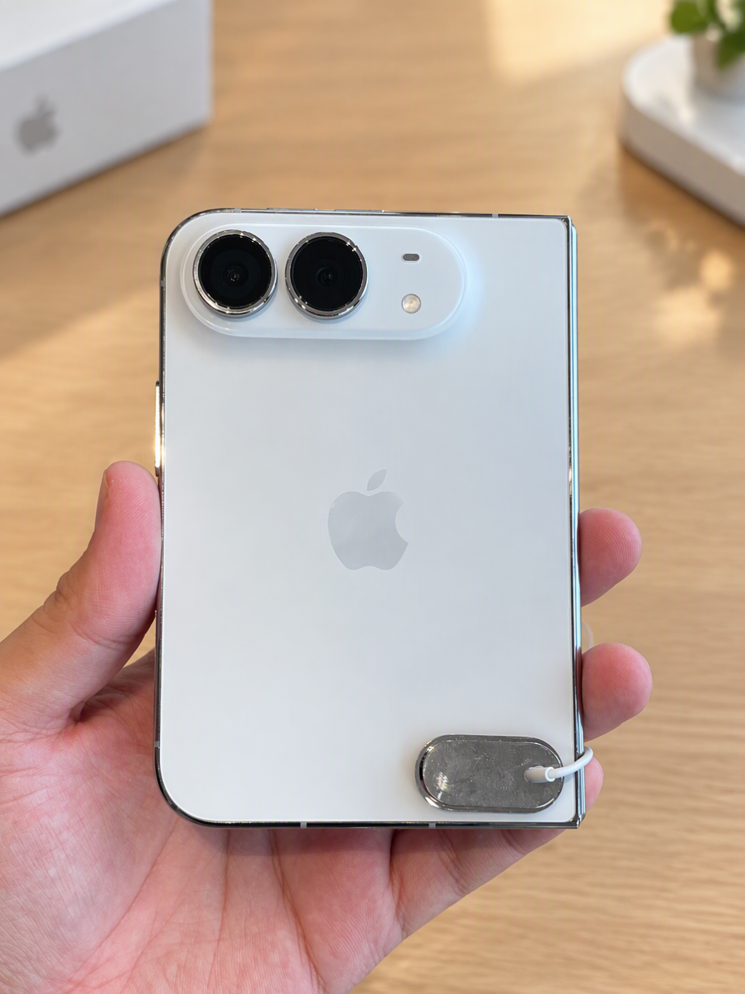 iPhone Duo开售3天就破发:苹果折叠崩盘,华为销量反涨38%