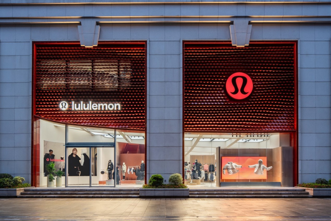 长城上那面鼓,被写进了lululemon的财报电话会:中国内地营收第一次按固定汇率转负