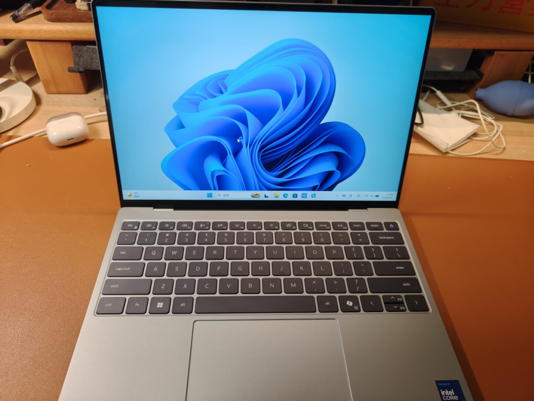 戴尔的重心已经不在电脑上：AI服务器收入超过PC，XPS 13却还卖十年前的价格