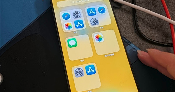 REDMI K90 Pro Max成功运行iOS 17！网友取名“红果”手机
