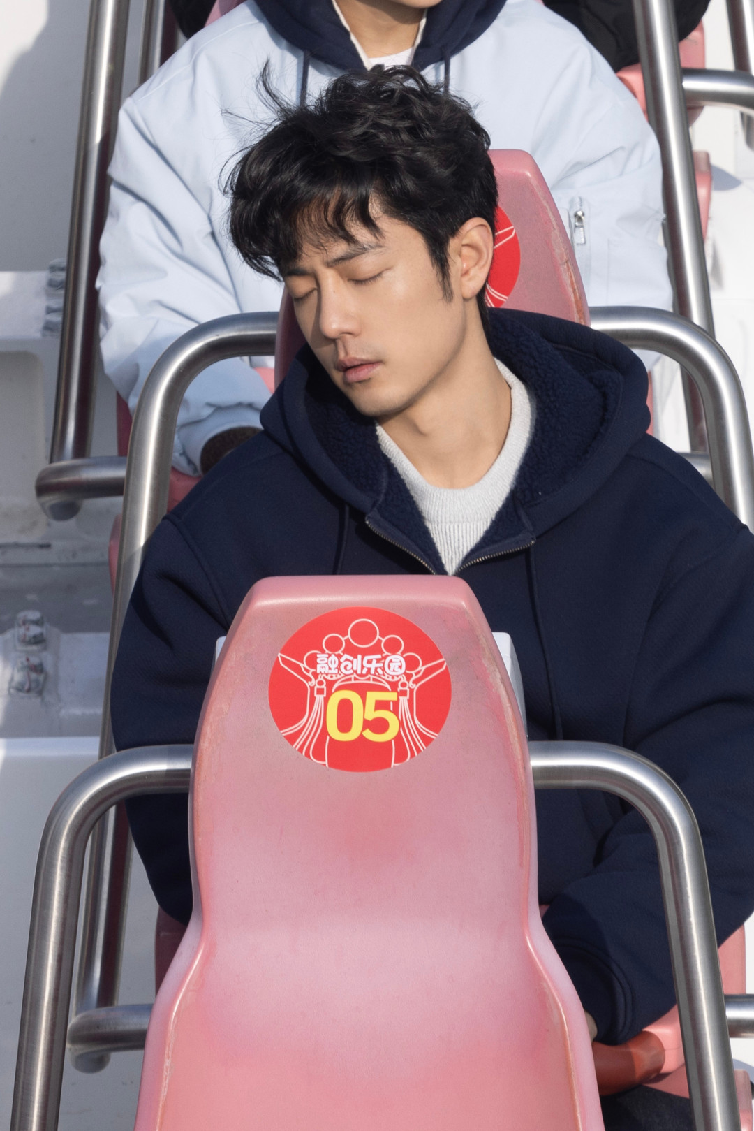 「逐帧纠错」撞上「站内热度破9600」:剧荒的医疗剧老观众,入坑《小城良方》前先把规则、切片、口碑三本账对完