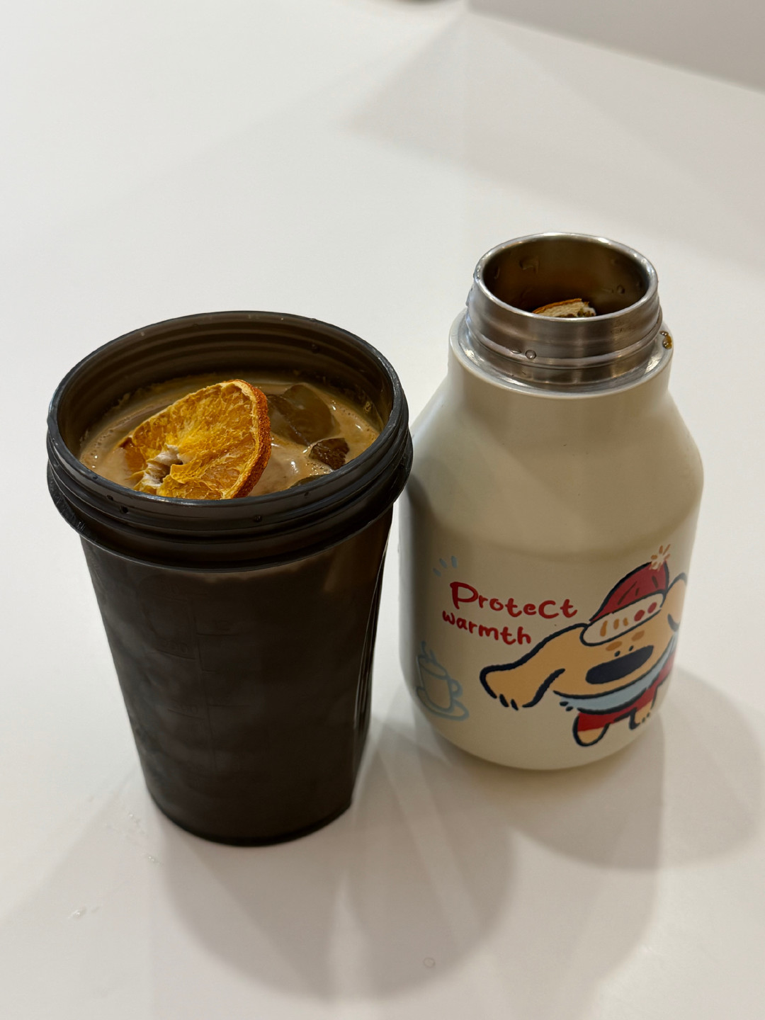 奶茶店排队卖热可可,霸王茶姬24元一杯:入冬第一杯下单前,先把甜度、咖啡因和单杯成本三笔账对清