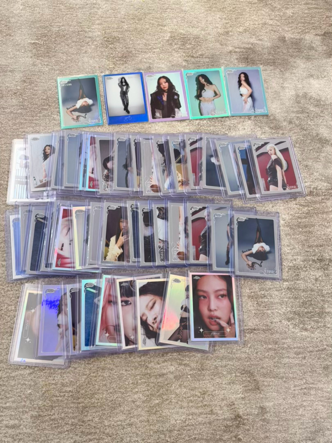 Jennie卡开卖两天：粉丝在买图，卡迷在买编号