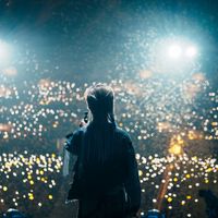 约妆成了演唱会的第四张账单：摊位不到百元、工作室188、定金328——11月这轮，把脸交给别人之前先问齐七问