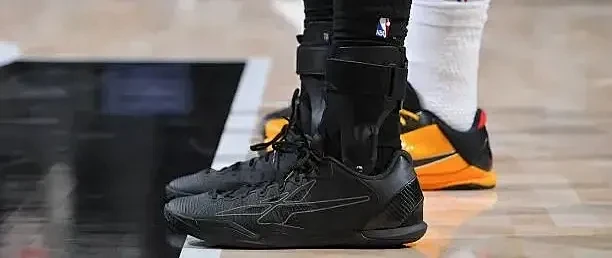 【NBA每日上脚】代言费超值！低帮鞋穿出哥谭骑士范儿！