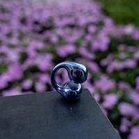 千问AI耳夹式耳机说明：一副开放式“耳边助理”，Bose大师调音与89种语言翻译能做什么？
