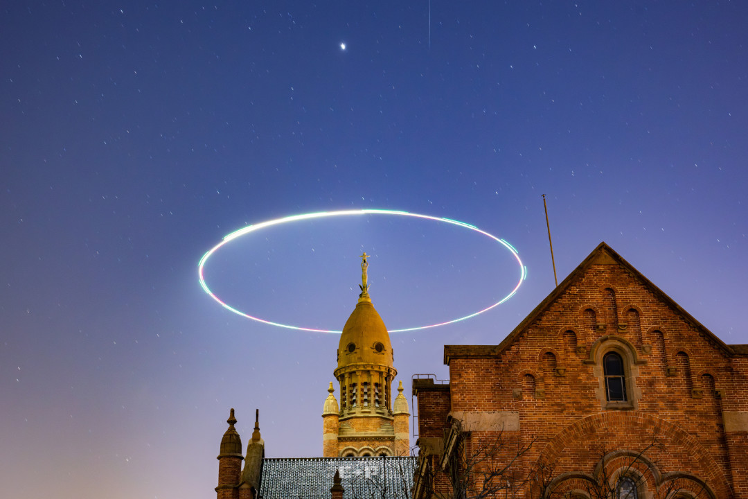 双子座流星雨极大夜定在12月13-14:全网攻略还在为月相吵架,追星前先把时间、暗点和价格梯对一遍