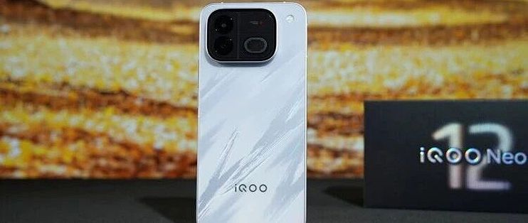 iQOO Neo12体验：风扇+大电池，重塑系列定位