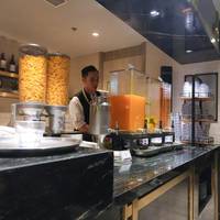 贵宾厅变6次，接送机靠8000美元兑：权益缩水潮，销卡前先把三笔账算完