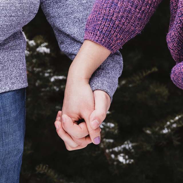「你去隔壁睡，好好休息」：很多夫妻的疏远，是从这句体贴开始的