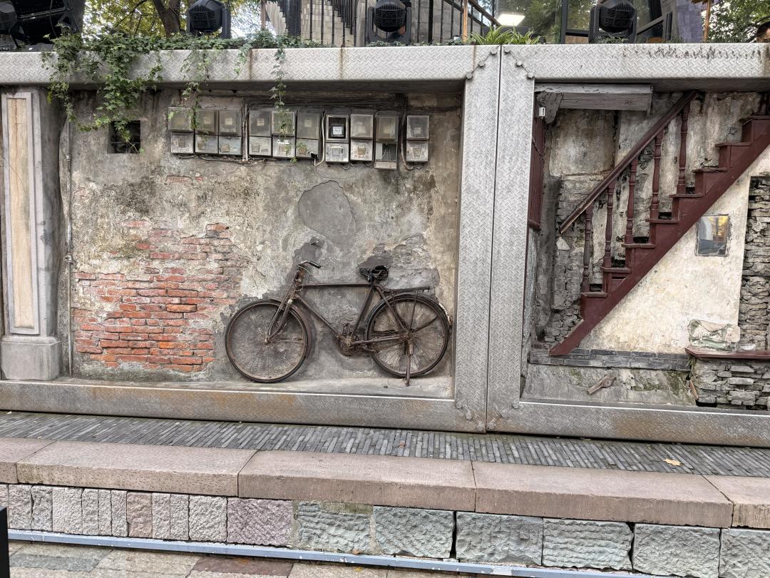 2公里的citywalk为什么逛成一整天：这周末出门前，先对齐评论区里没人写出来的3个时钟