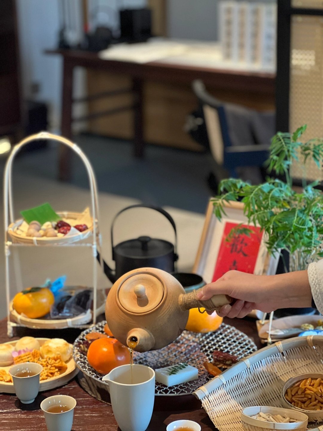 围炉煮茶别在客厅点炭:一氧化碳不呛人,好茶也经不起烤