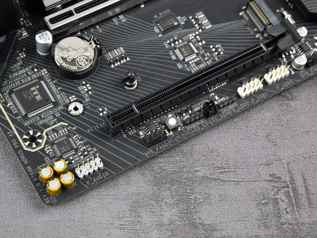 技嘉把 BIOS 先刷了:2027 年的新酷睿,还能插进 B760 和 H610