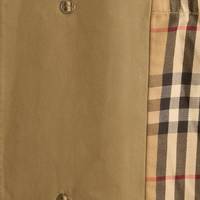 170岁的Burberry，把风衣分成了三件：进博物馆的、上秀场的、和改短了的