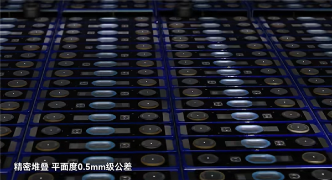 理论寿命里程破100万公里 蜂巢能源900V固液6C超充电池量产