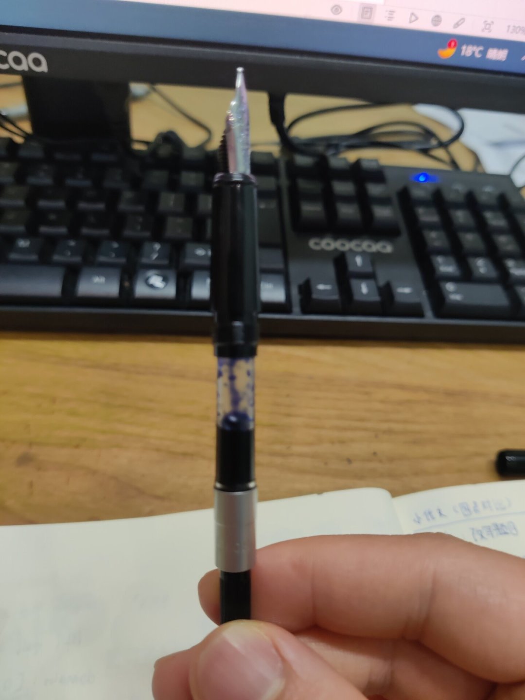 带钢笔上飞机:最容易漏的不是满墨,是半管墨