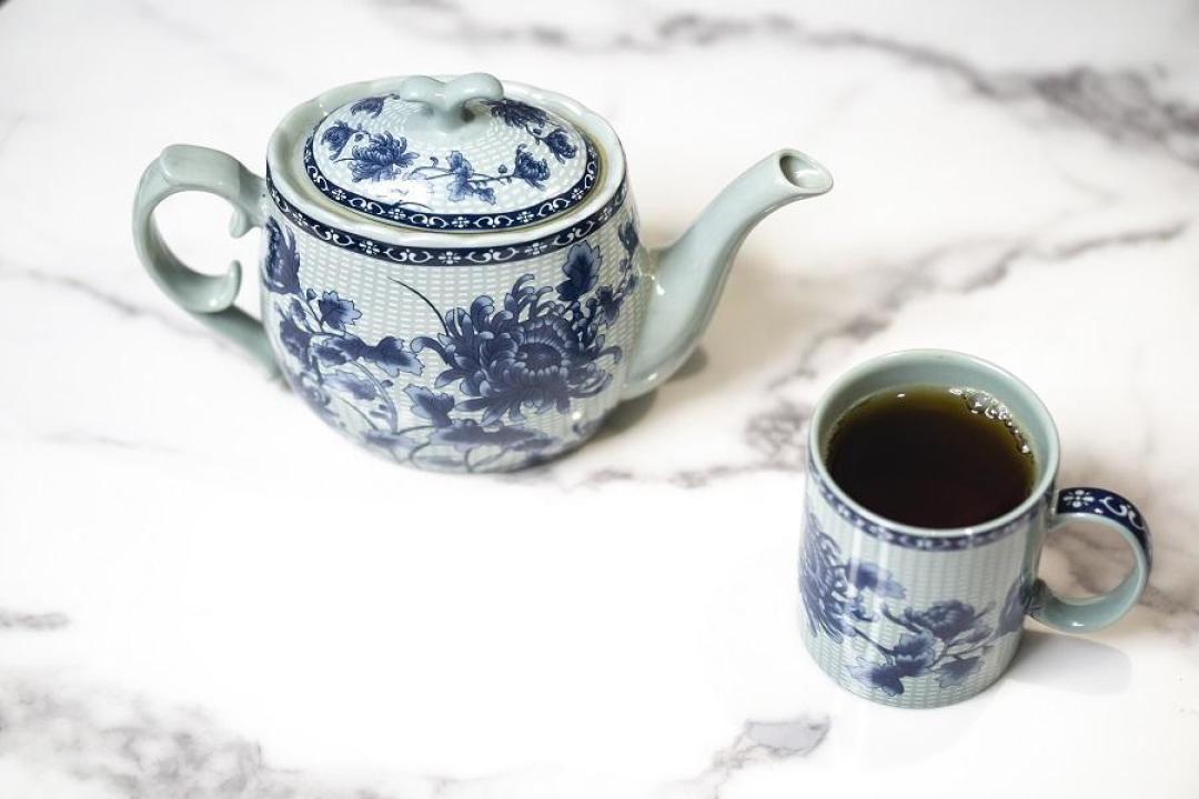 全网都在打卡的「喝绿茶刮油掉秤」，秤真会降——但降的不是脂肪