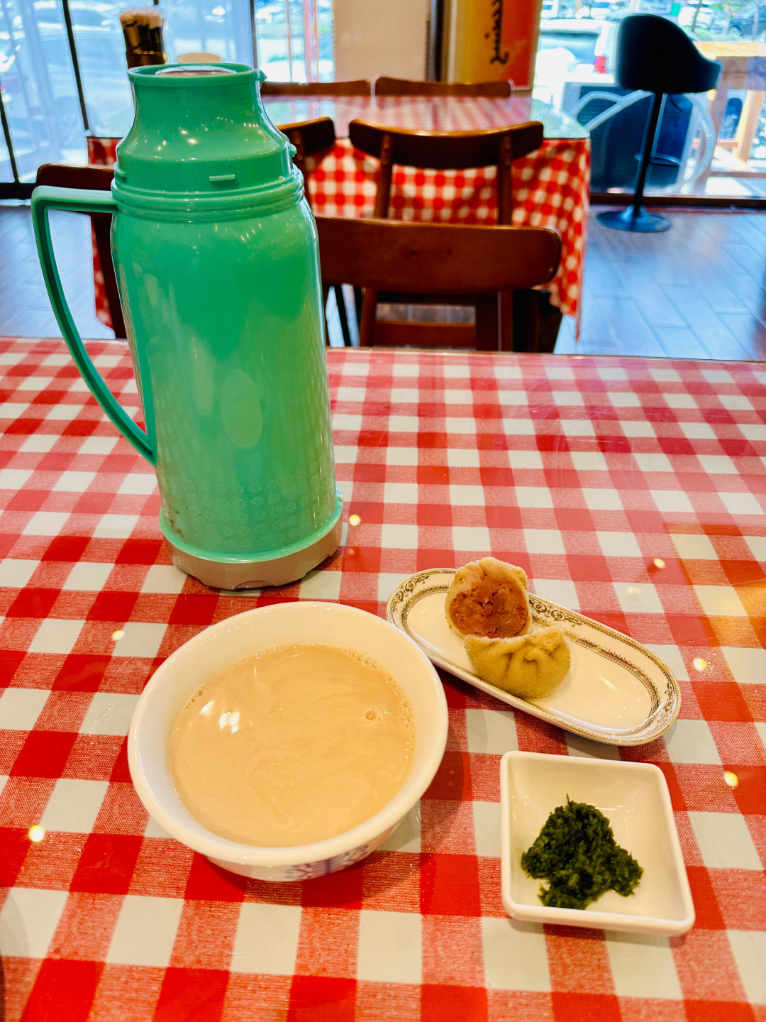 鄂尔多斯的早茶别急着坐下就点：按斤称、按两买、咸奶茶，这些规矩先讲明白