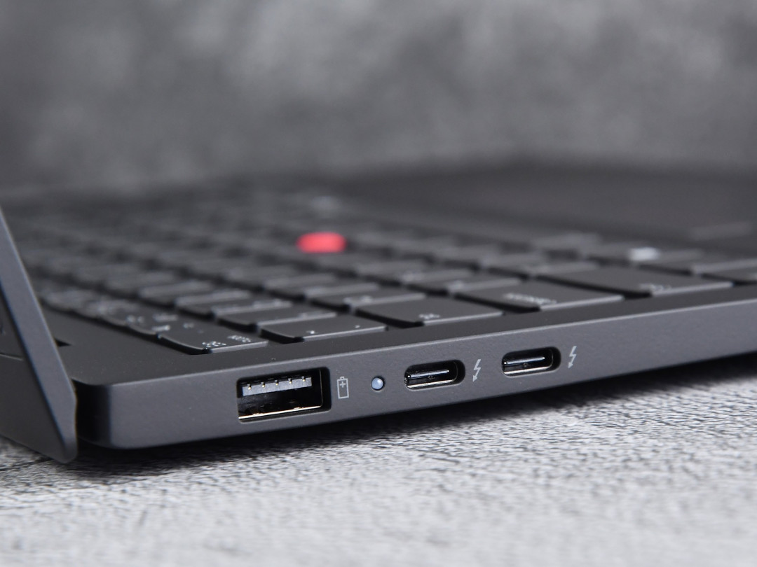 984克与65瓦:X1 Carbon 还是 T14p,这个双11先把肩膀、内存、插座三本账算完