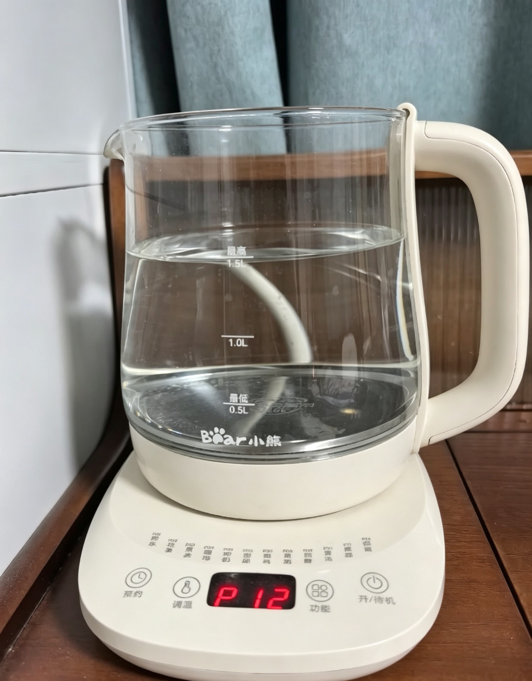 宝宝晨起干咳、玩具一层白灰?娃房间过冬,先记住这两个数