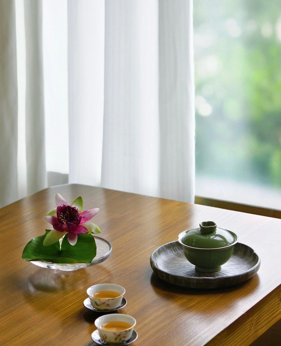 茶席照图摆，泡起来处处够不着：先按人数和惯用手重排一遍
