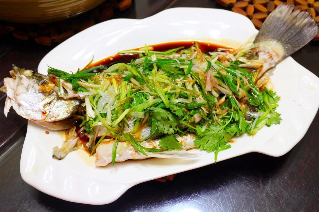 威士忌配中餐，别一上桌就纯饮