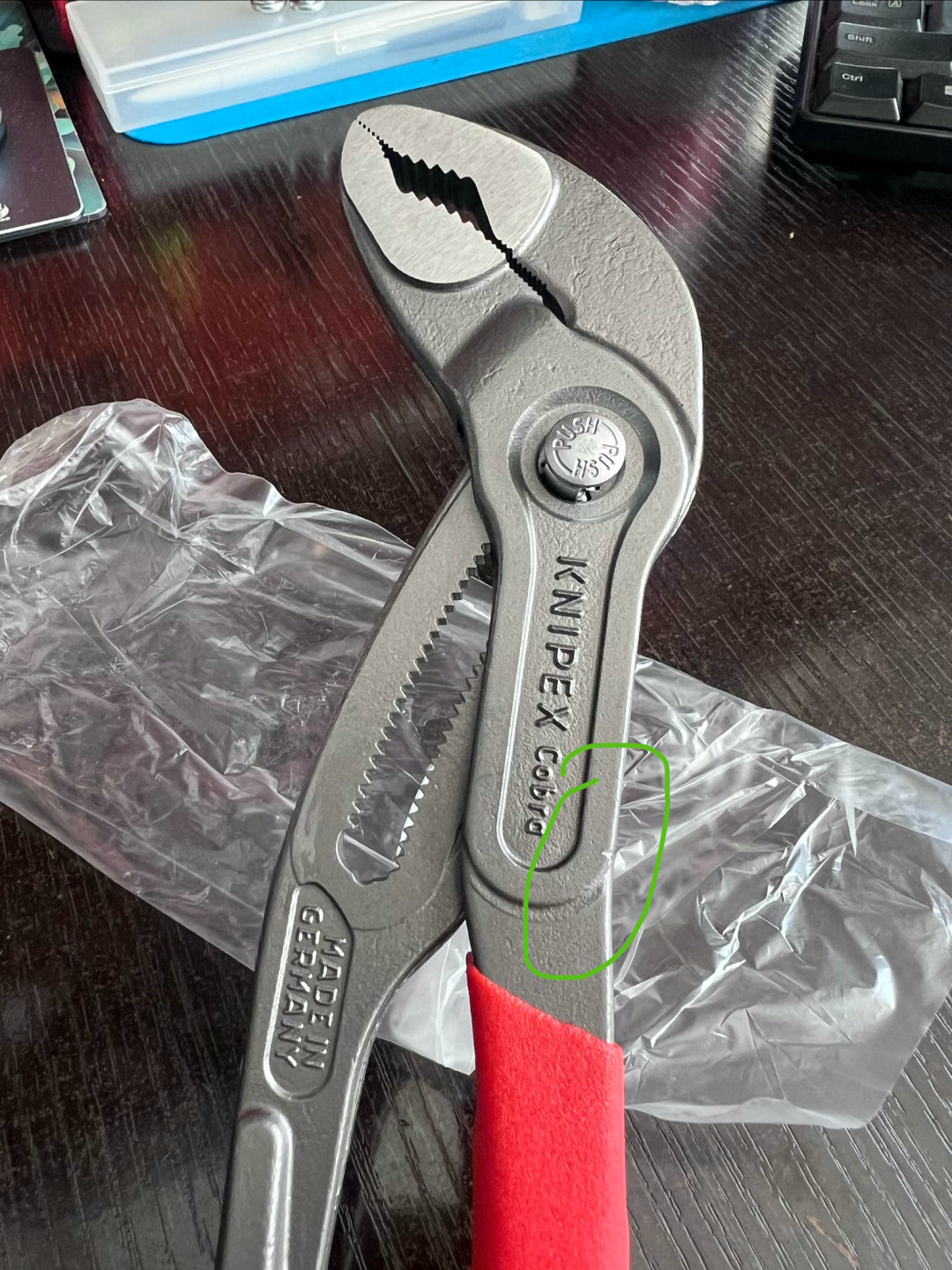 几百块的凯尼派克先锈了:不是假货,钳头本来就是裸钢
