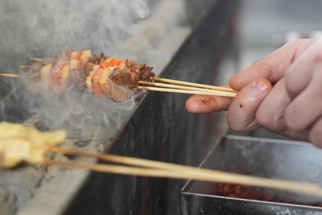 一块钱一串、5块一串、20块一串:立冬头一把羊肉串上架前,肉食者先把这三笔
