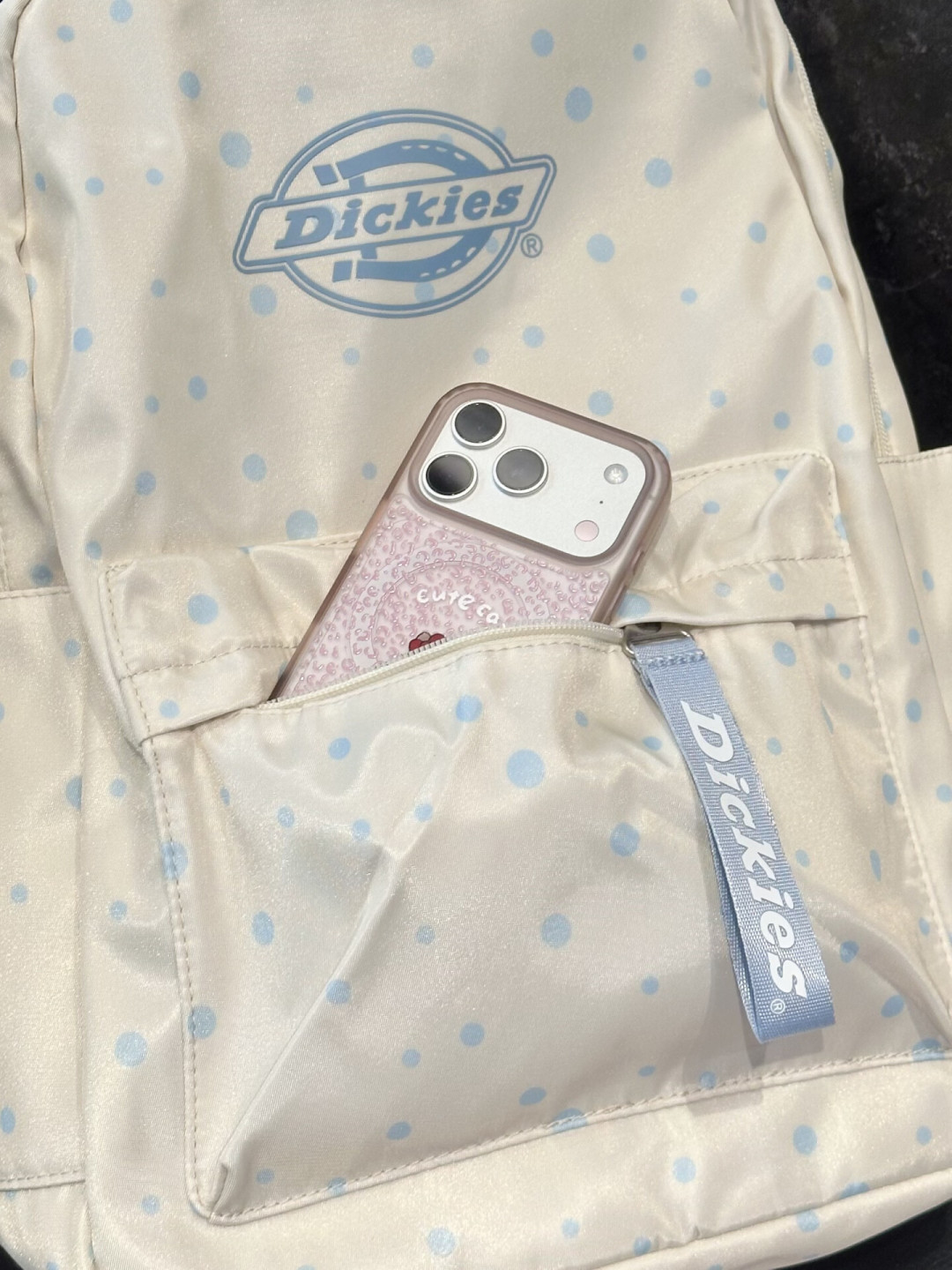 Dickies书包颜值出圈，学生党付款前追问的却是肩带