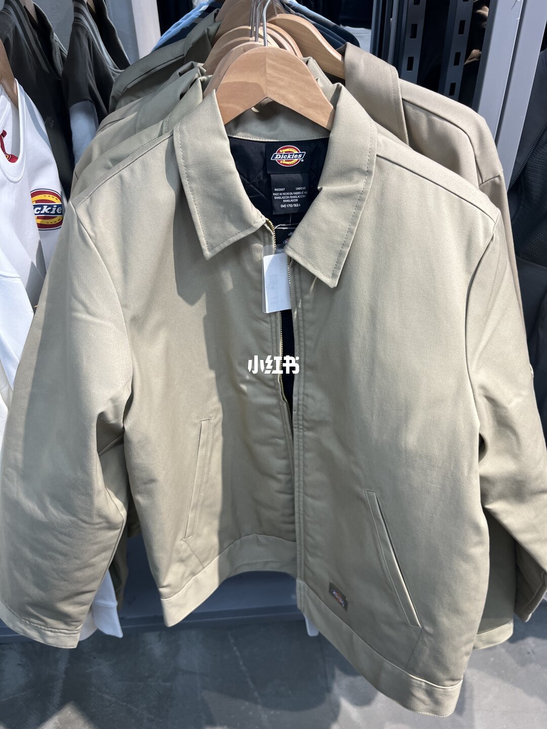 双11前,Dickies的售后裂成了两拨:一边免费换新,一边“在家试穿几步”就不能退