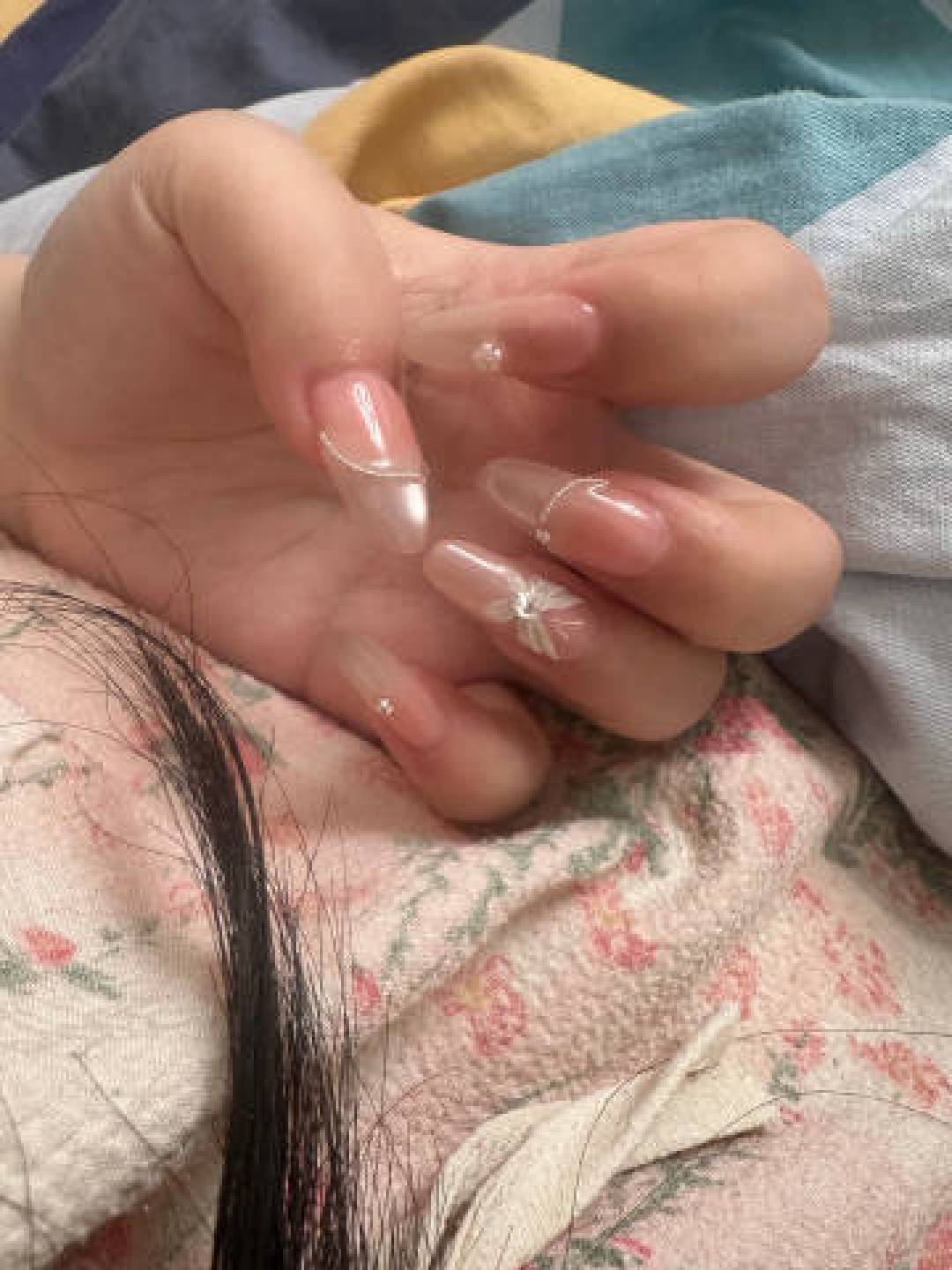 穿戴甲两天就掉?贴几天,决定你用哪种胶