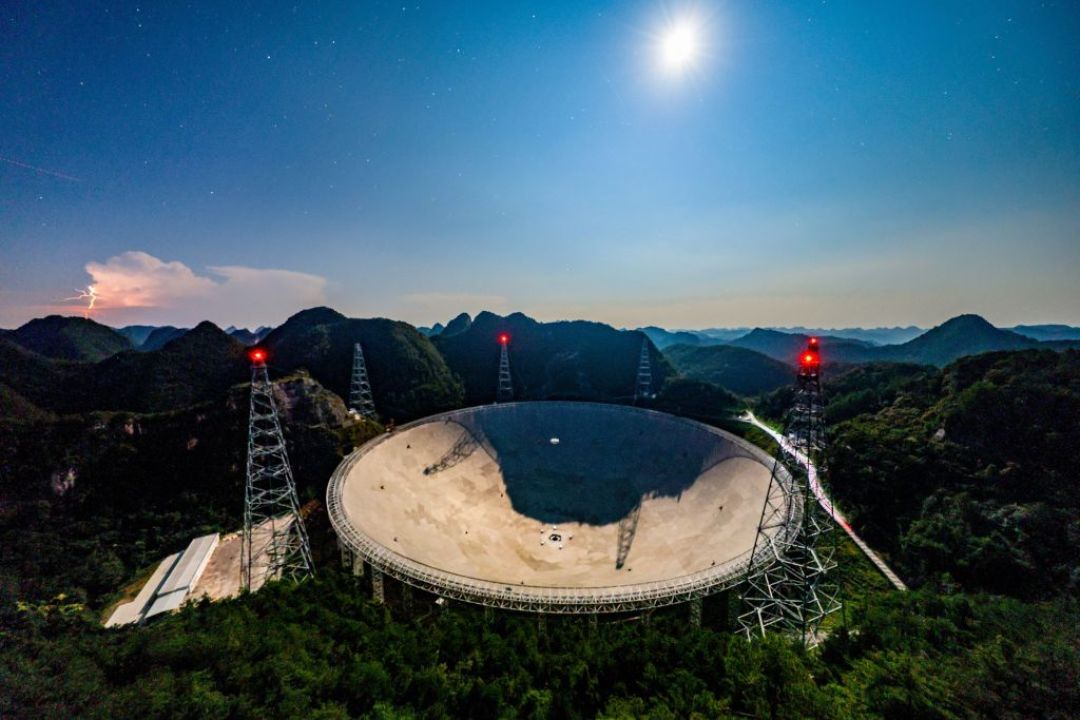 美国又公开UFO档案:“黑三角”3秒飞2.4公里,证据却只有一份目击报告