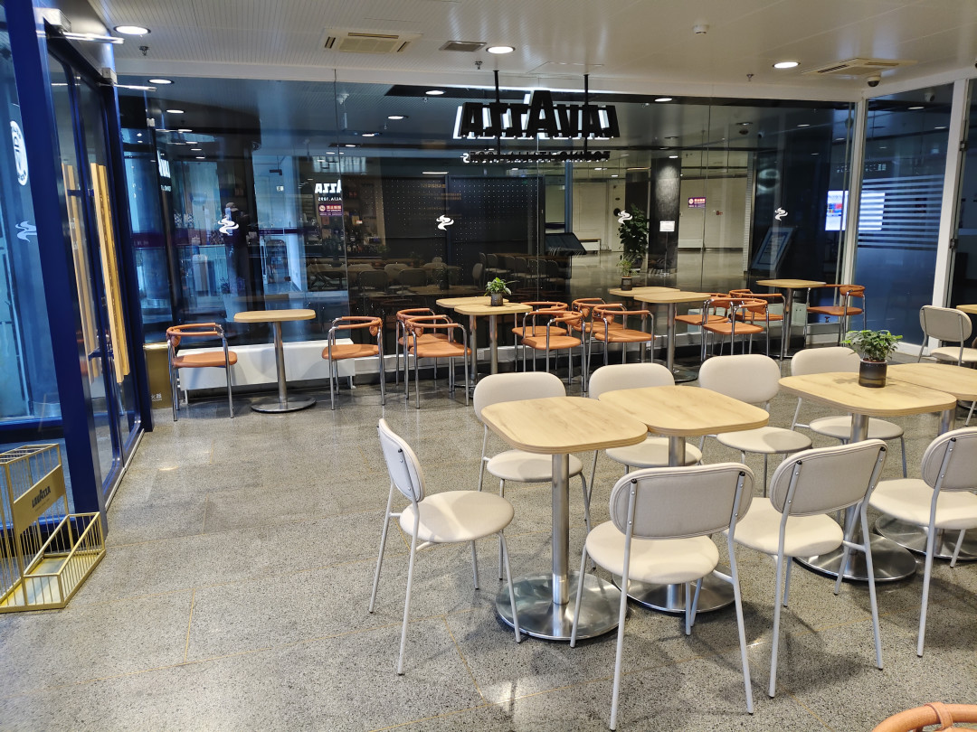 千店目标推迟四年，拉瓦萨把第200家店开进了大学校园