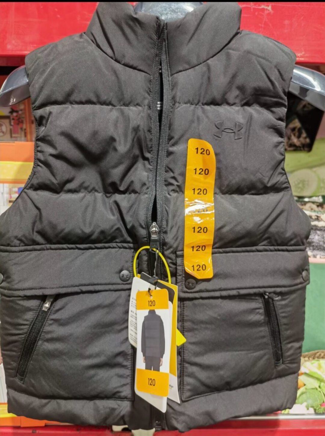 吊牌699,山姆卖149:安德玛这件儿童羽绒马甲,怎么被大人抢成了断码顶流