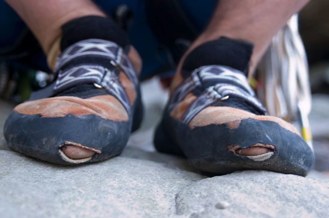 La Sportiva 鞋底磨穿先别扔：换底前，先看鞋头那圈包边