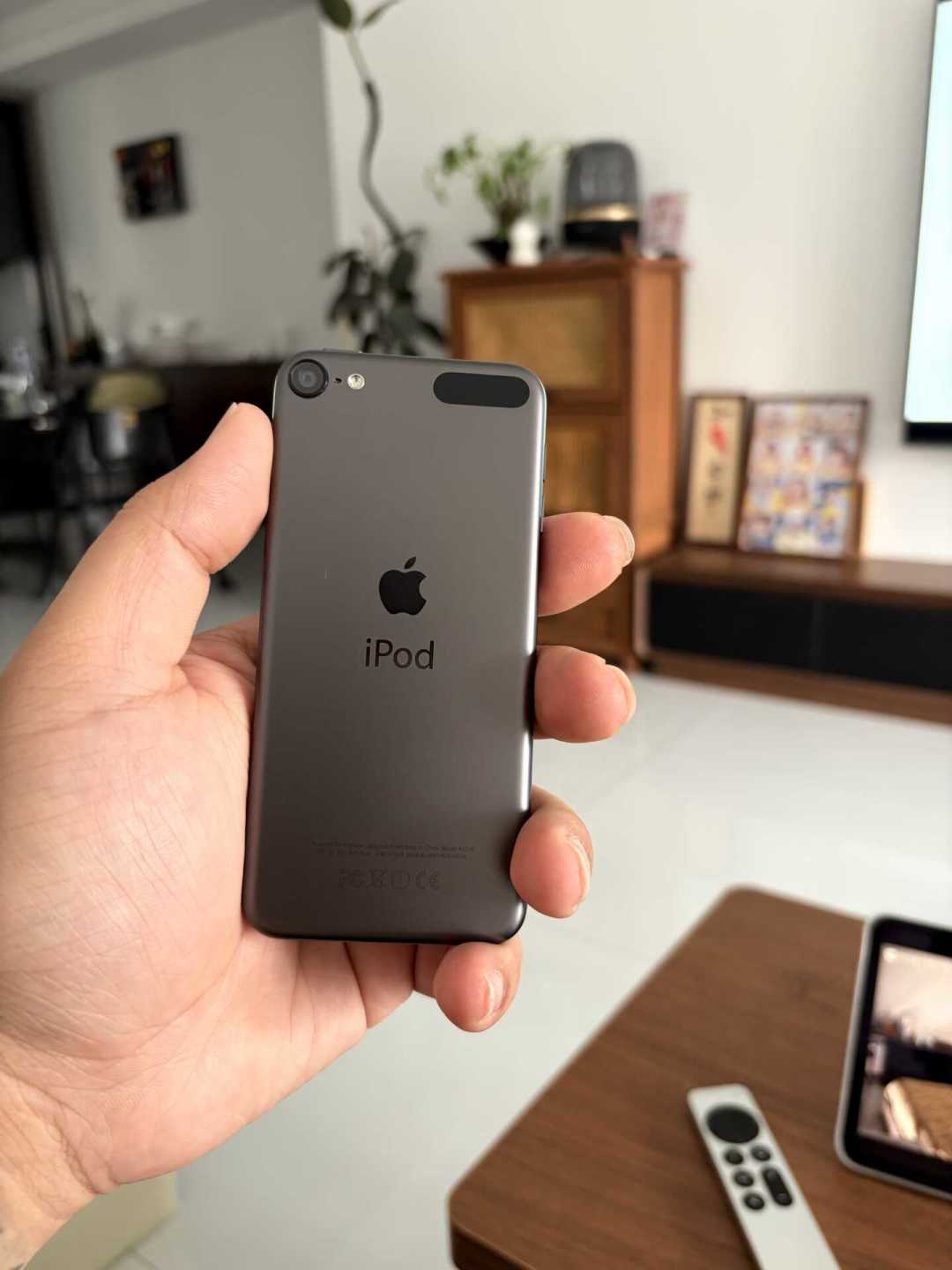 iPod 25周年：苹果网页里藏了台能玩的iPod，还有人真去买停产货