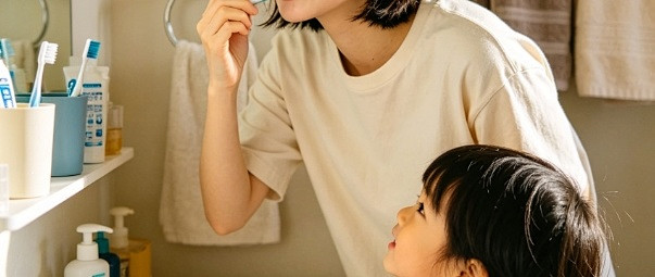 老烟民牙黄口臭还敏感？去烟渍牙膏十大排名这样挑更稳