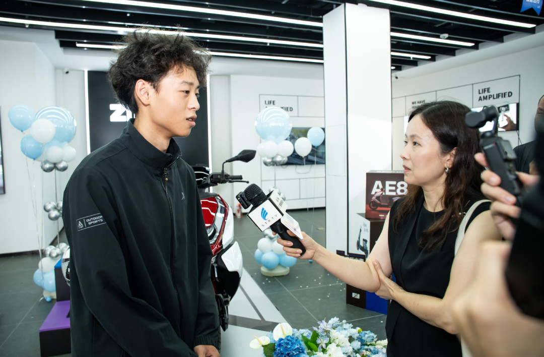 2万多块的极核AE8S+:先算完皮带、快充、残值三本账,再决定要不要等AEX