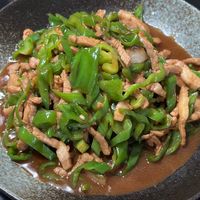 炒肉总是又老又柴：盐、水、淀粉、油，这四步的顺序不能换