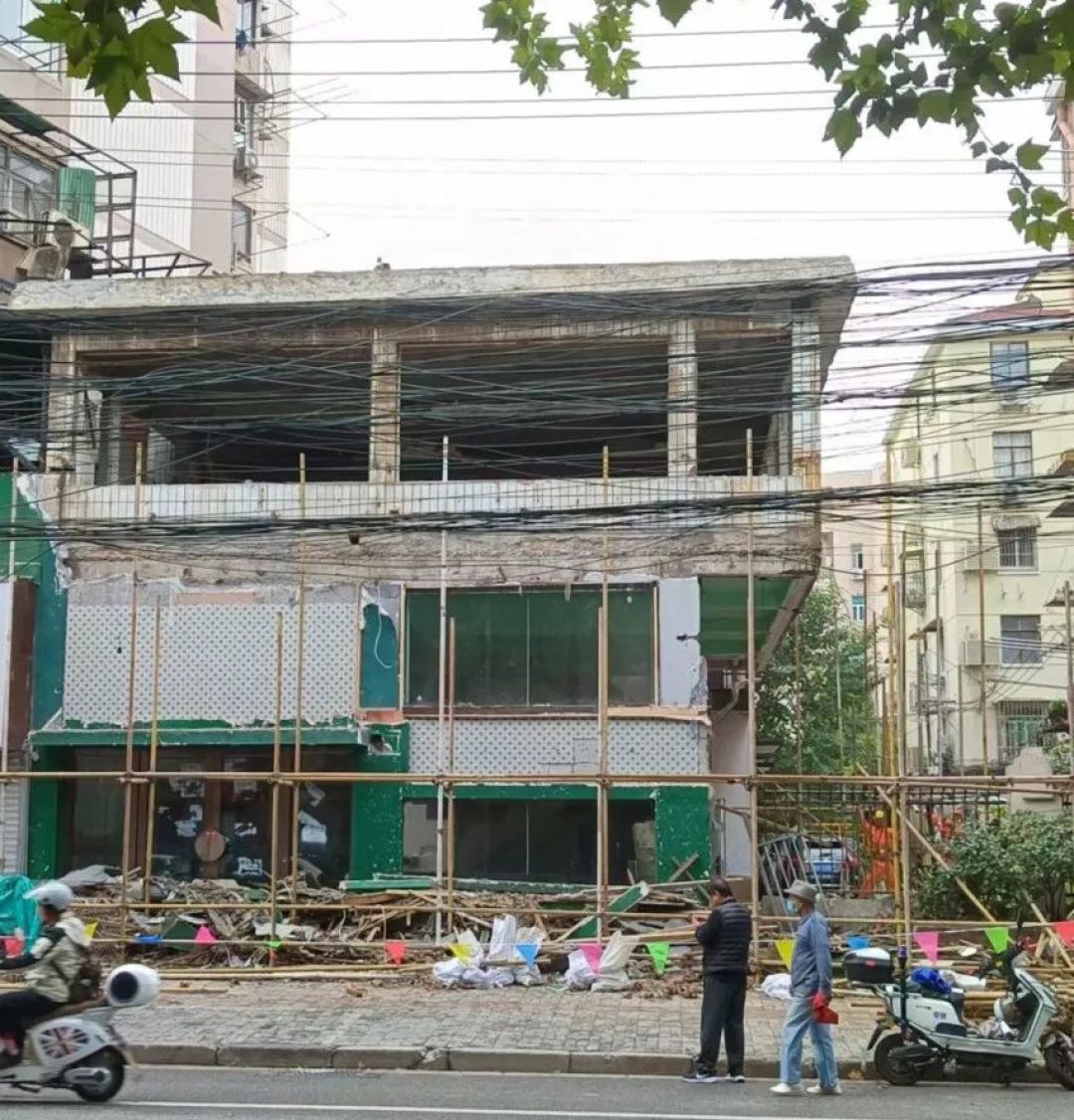 物业不让封露台,改做移动阳光房就行?这3笔账没人替你算