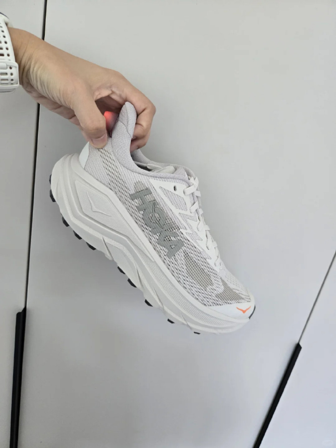 官方价1099、双11到手467：HOKA挑8的腰斩是真的，