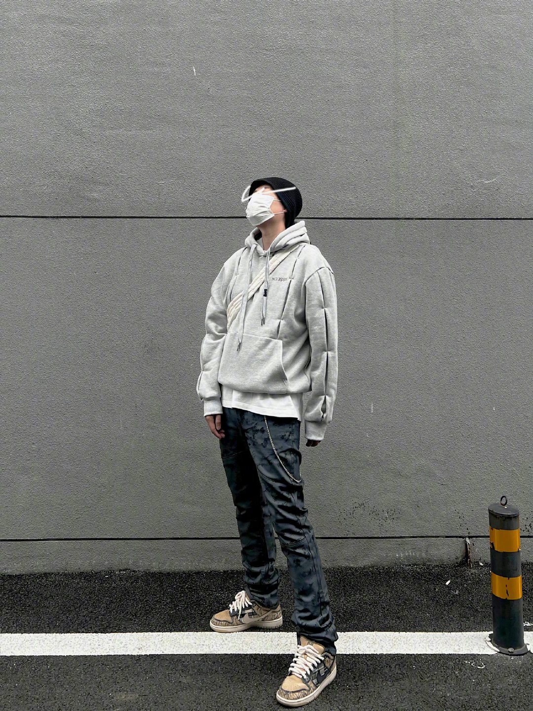 降温就急着收球鞋？先别：裤脚、袜子、配色，三步就够