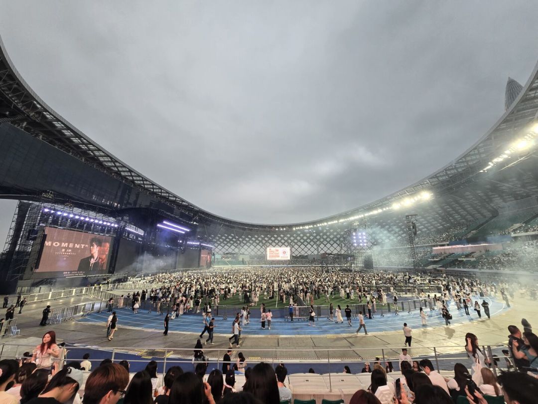 周传雄的“收官站”没收掉：深圳跨年双场官宣，年底最后五站怎么安排