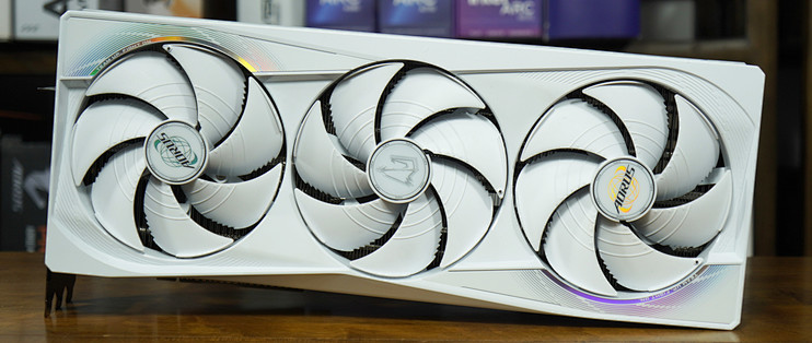 技嘉AORUS RTX5080超级雕AMD锐龙 9 9900X3D平台装机实测