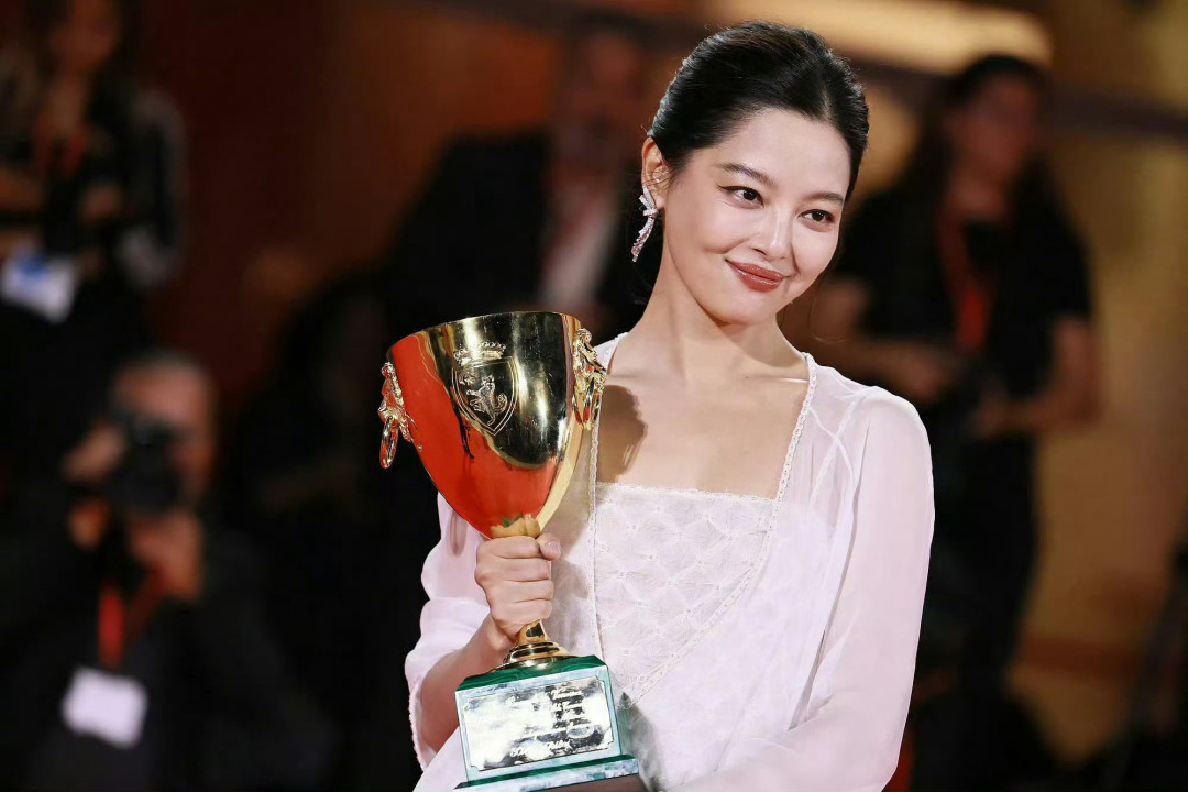 威尼斯影后被两大奖连着