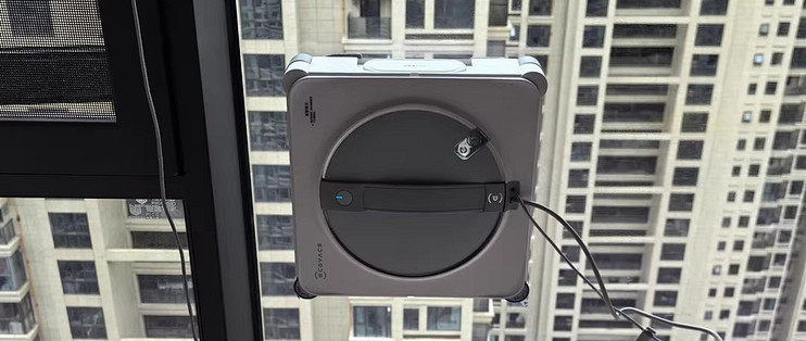 高层擦窗：W2S PLUS表现真棒