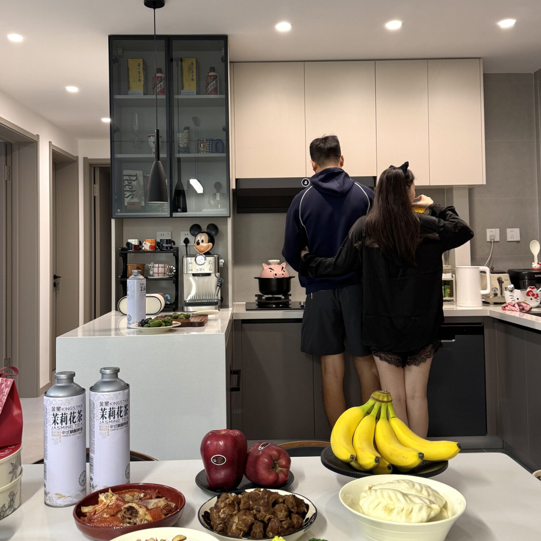 很多感情不是不爱了才散的，是没聊透就绑在了一起