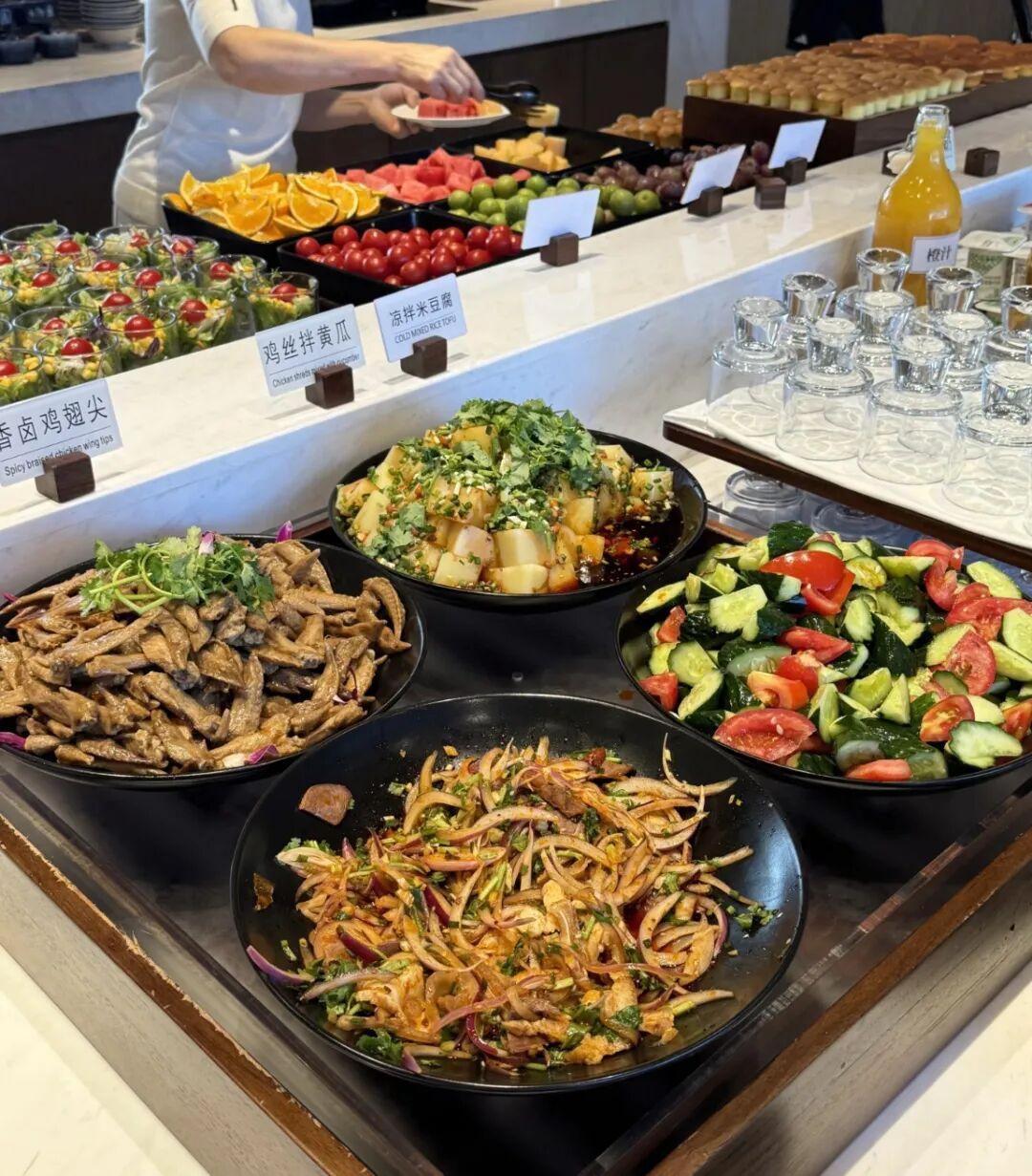 五星酒店把自助卖成了食堂:12888元的年卡,40元的剩菜盲盒